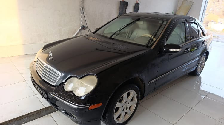 Mercedes-Benz C 240