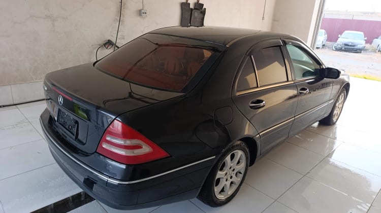 Mercedes-Benz C 240