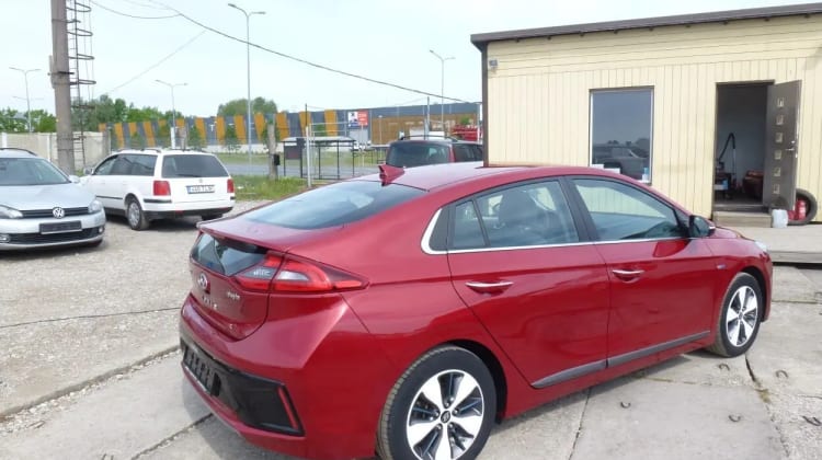 Hyundai IONIQ