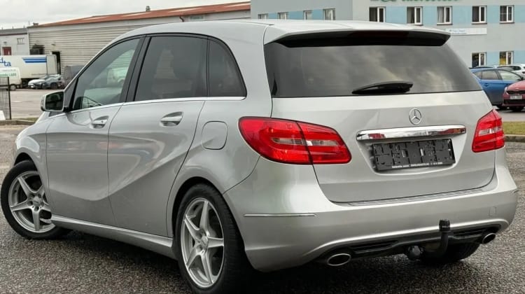 Mercedes-Benz B 180