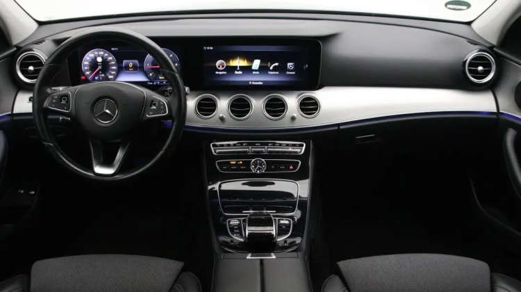 Mercedes-Benz E 220