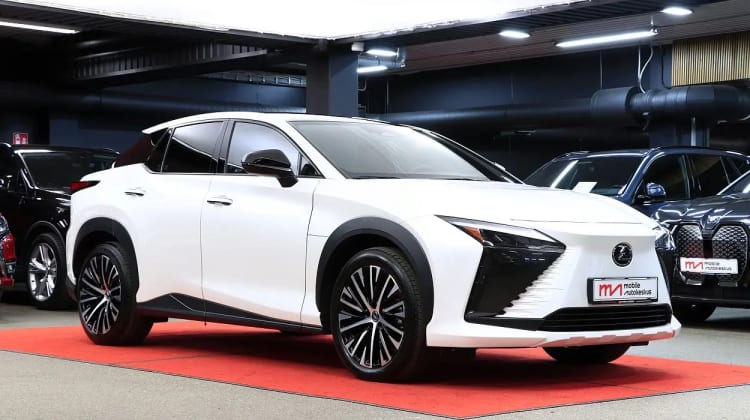 Lexus RZ preview