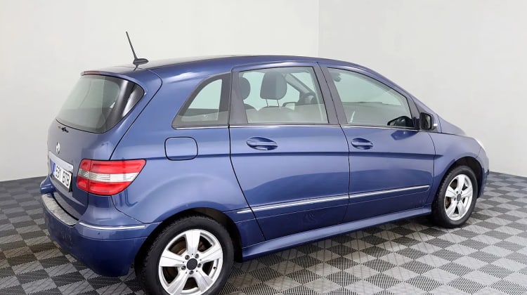 Mercedes-Benz B 180