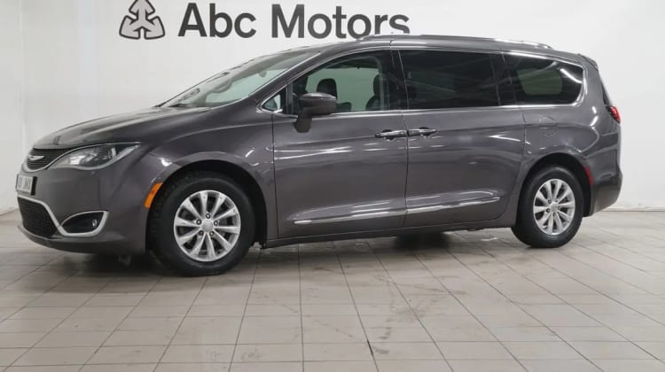 Chrysler Pacifica preview