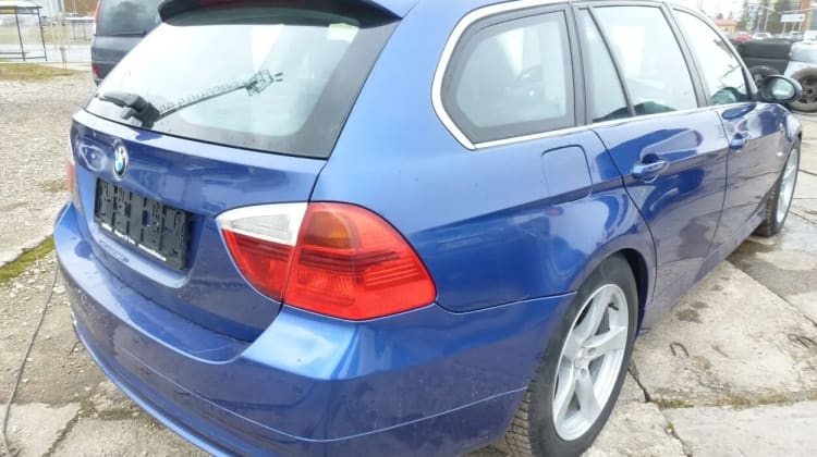 BMW 330