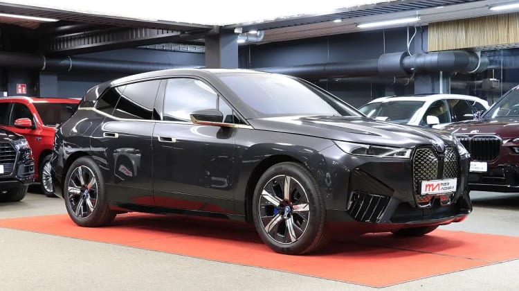 BMW iX