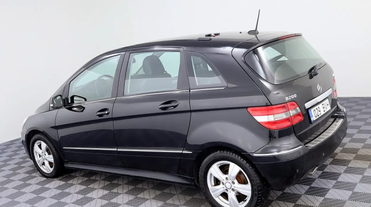 Mercedes-Benz B 180