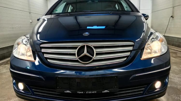 Mercedes-Benz B 180