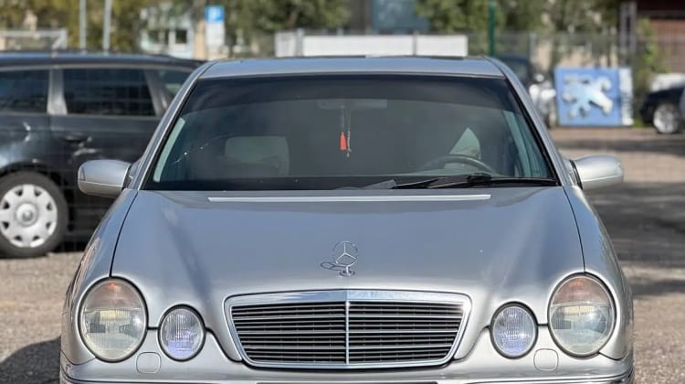 Mercedes-Benz E 320