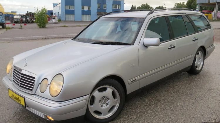 Mercedes-Benz E 200