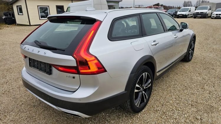 Volvo V90 Cross Country