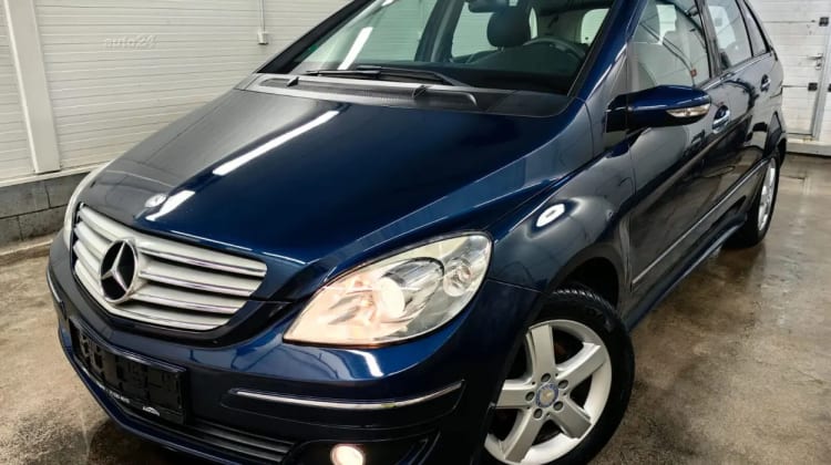 Mercedes-Benz B 180