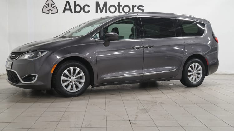 Chrysler Pacifica preview
