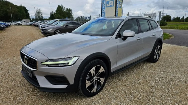Volvo V60 Cross Country preview