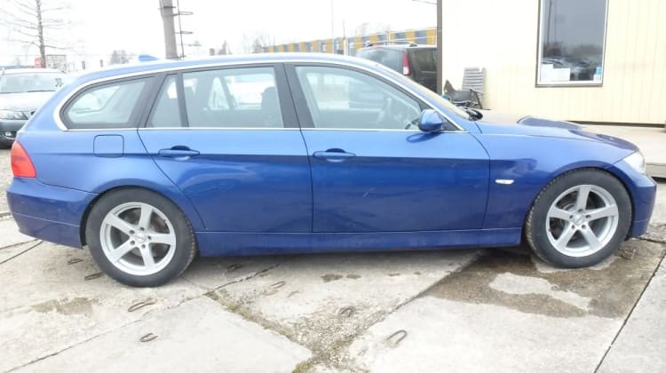 BMW 330