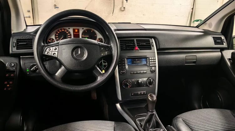 Mercedes-Benz B 180