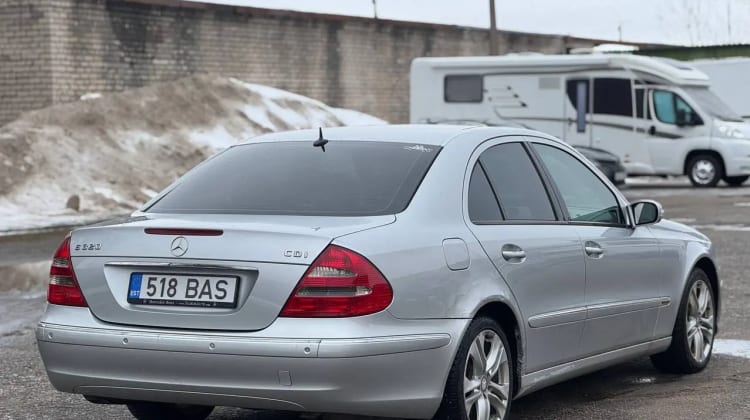 Mercedes-Benz E 320