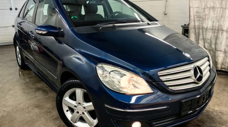 Mercedes-Benz B 180