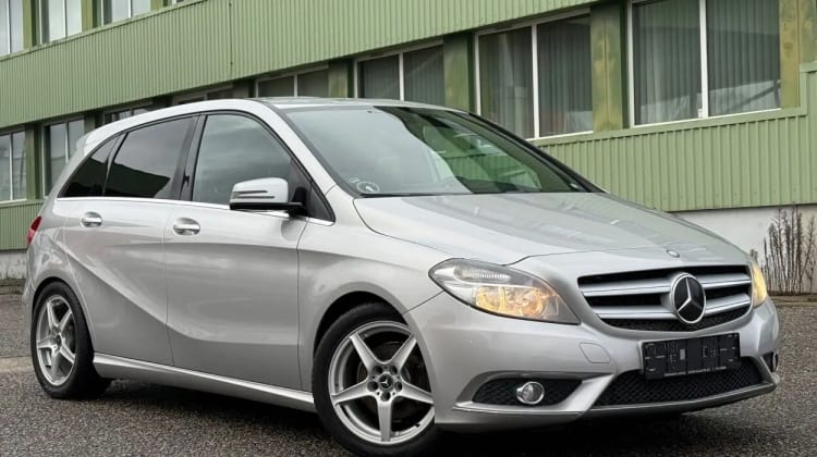 Mercedes-Benz B 180