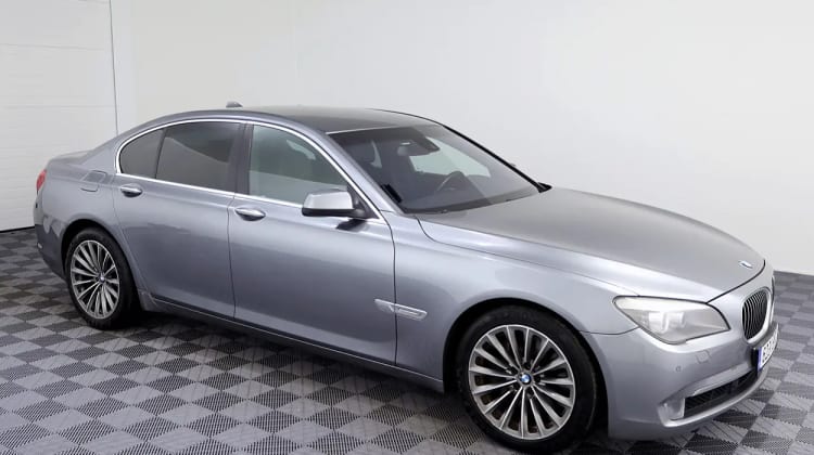 BMW 750 preview