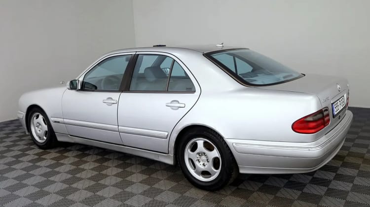 Mercedes-Benz E 320