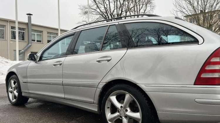 Mercedes-Benz C 220