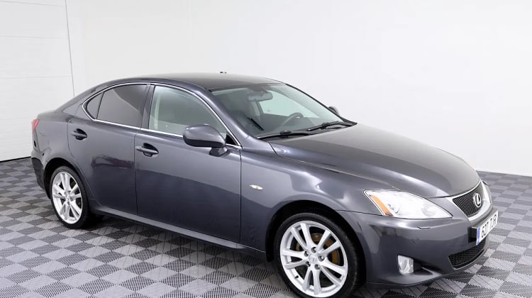 Lexus IS 220 preview