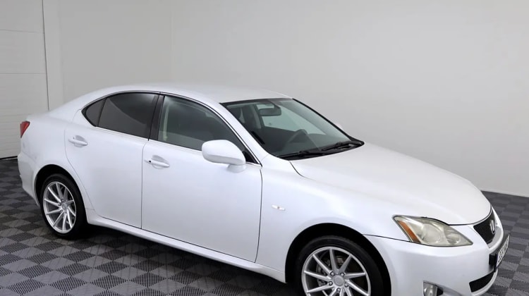 Lexus IS 220 preview