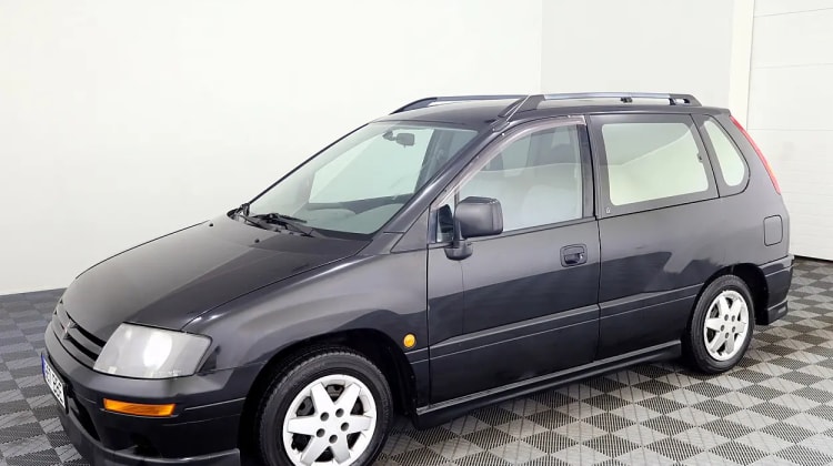Mitsubishi Space Runner