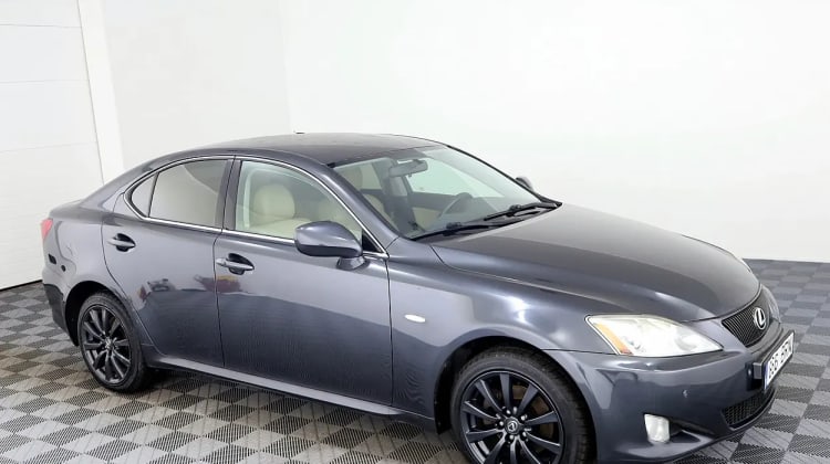 Lexus IS 220