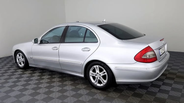 Mercedes-Benz E 220