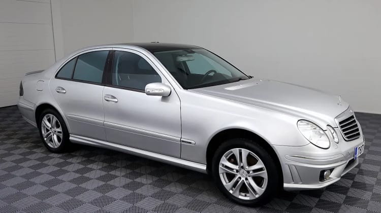 Mercedes-Benz E 220 preview