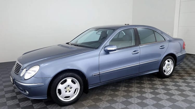 Mercedes-Benz E 200