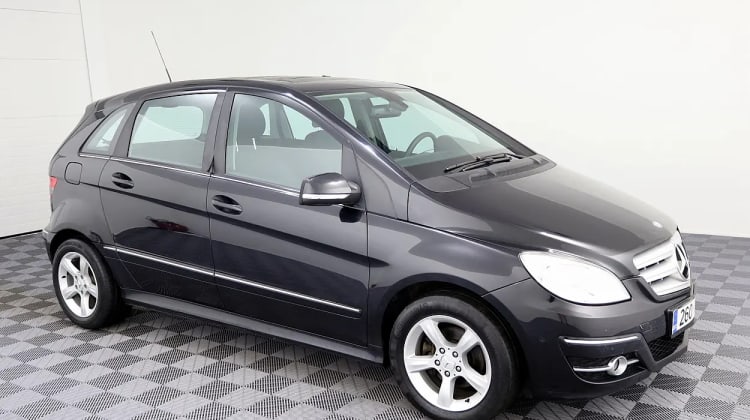 Mercedes-Benz B 180 preview