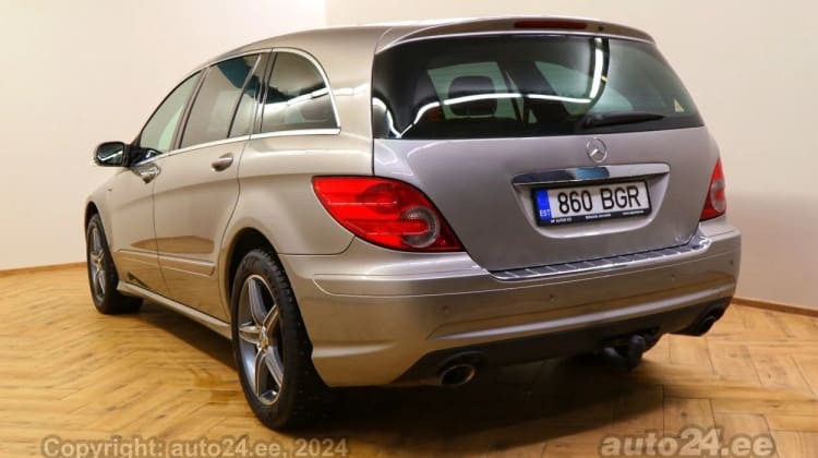 Mercedes-Benz R 320