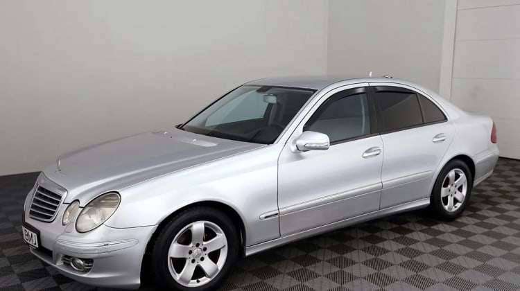 Mercedes-Benz E 220