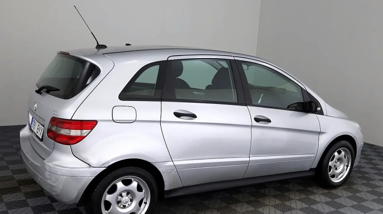Mercedes-Benz B 180