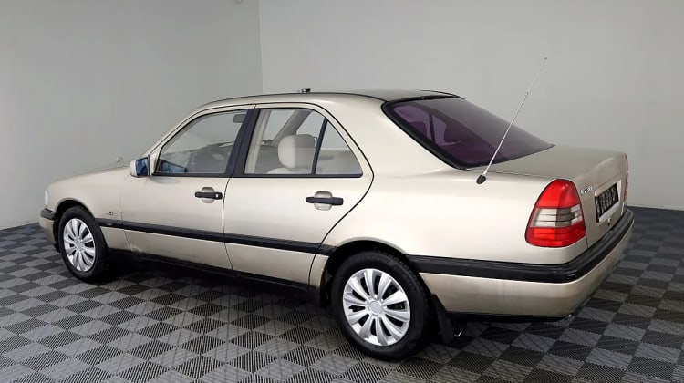 Mercedes-Benz C 230