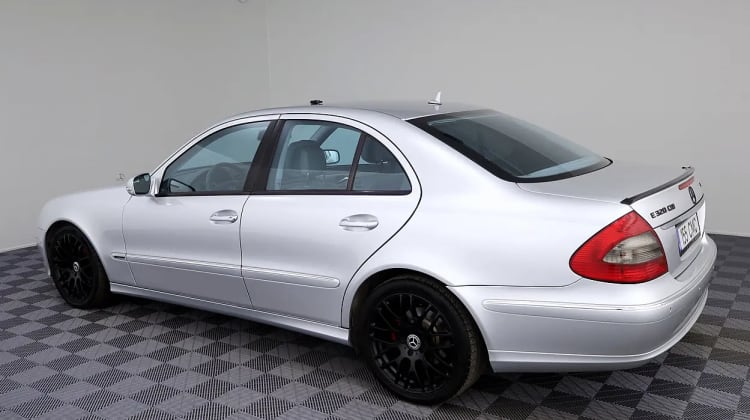 Mercedes-Benz E 320