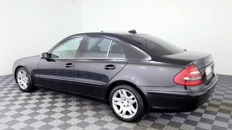 Mercedes-Benz E 200