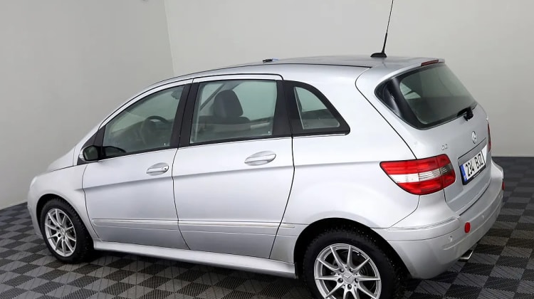 Mercedes-Benz B 180