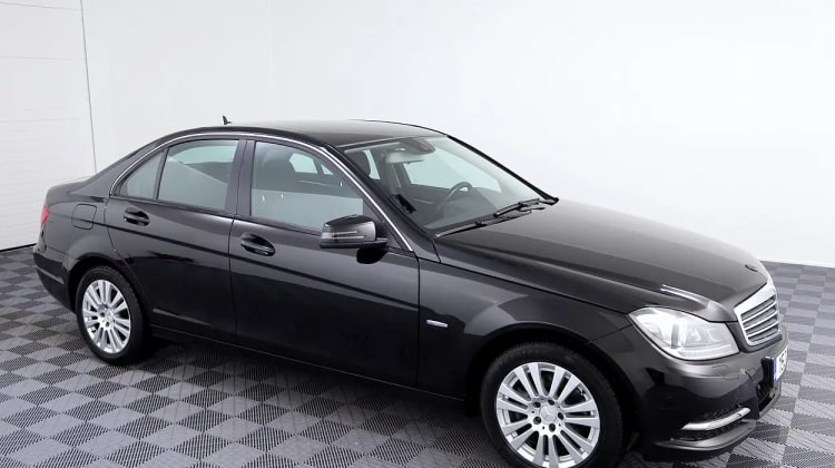 Mercedes-Benz C 220 preview