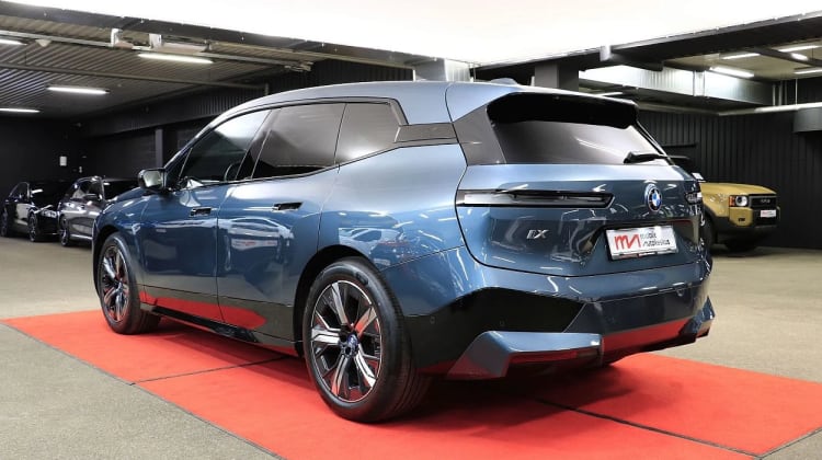 BMW iX