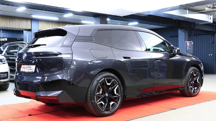 BMW iX