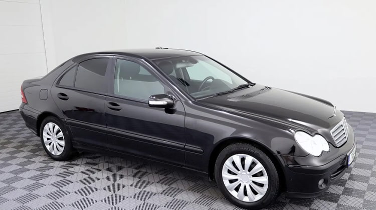 Mercedes-Benz C 200 preview