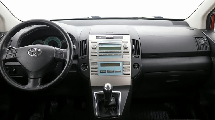 Toyota Corolla Verso 4