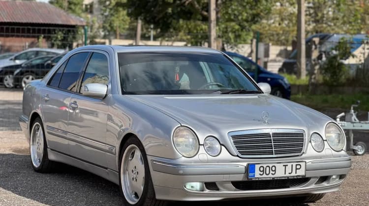 Mercedes-Benz E 320
