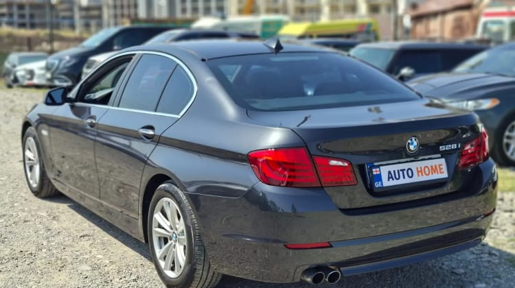 BMW 528