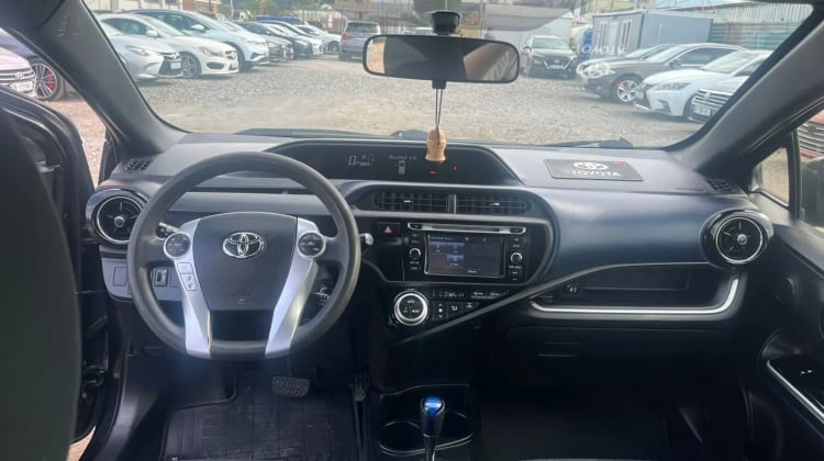 Toyota Aqua / Prius c