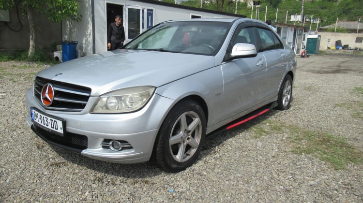 Mercedes-Benz C 320 preview